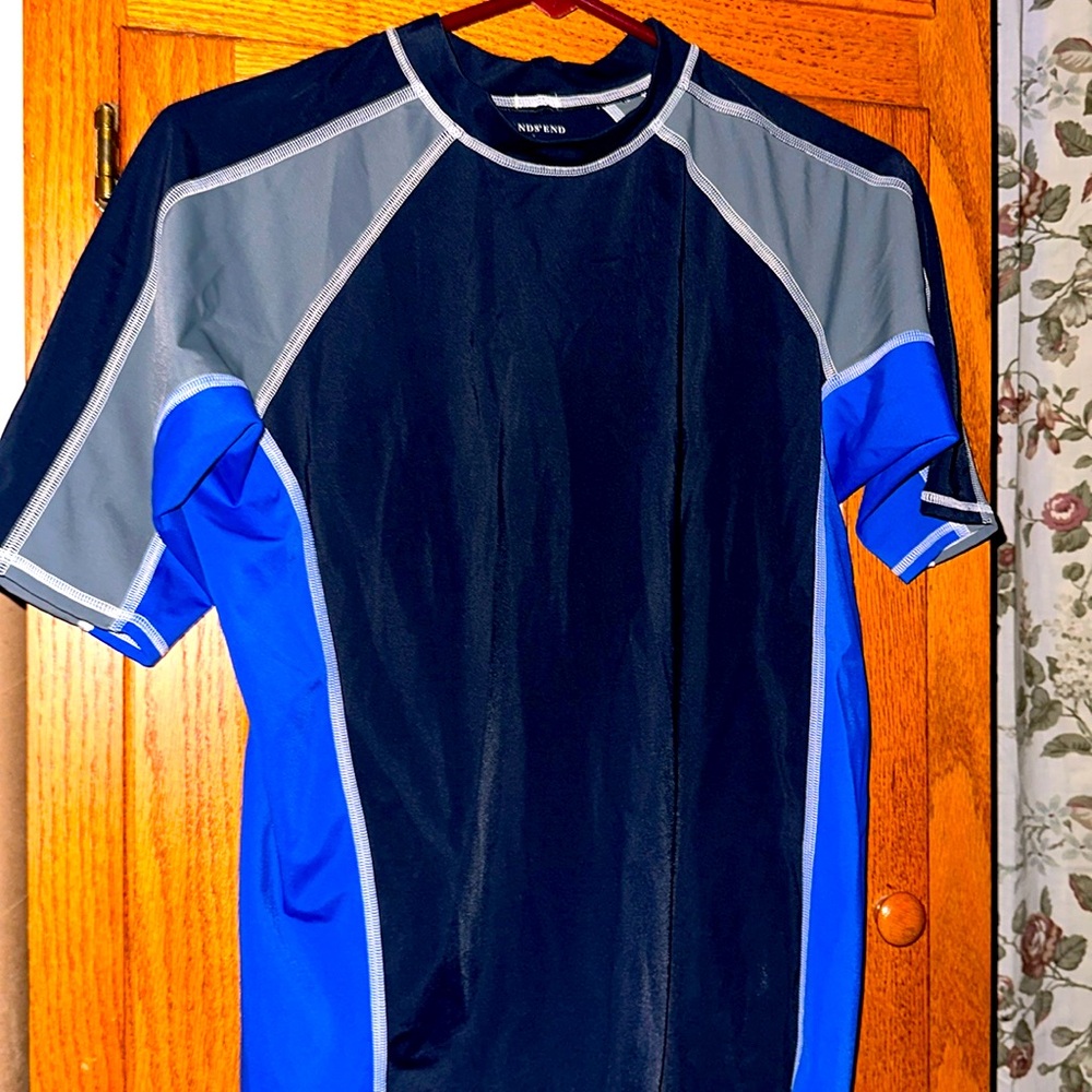 Boys Lands End navy/royal/gray size Large (14-16) rashguard